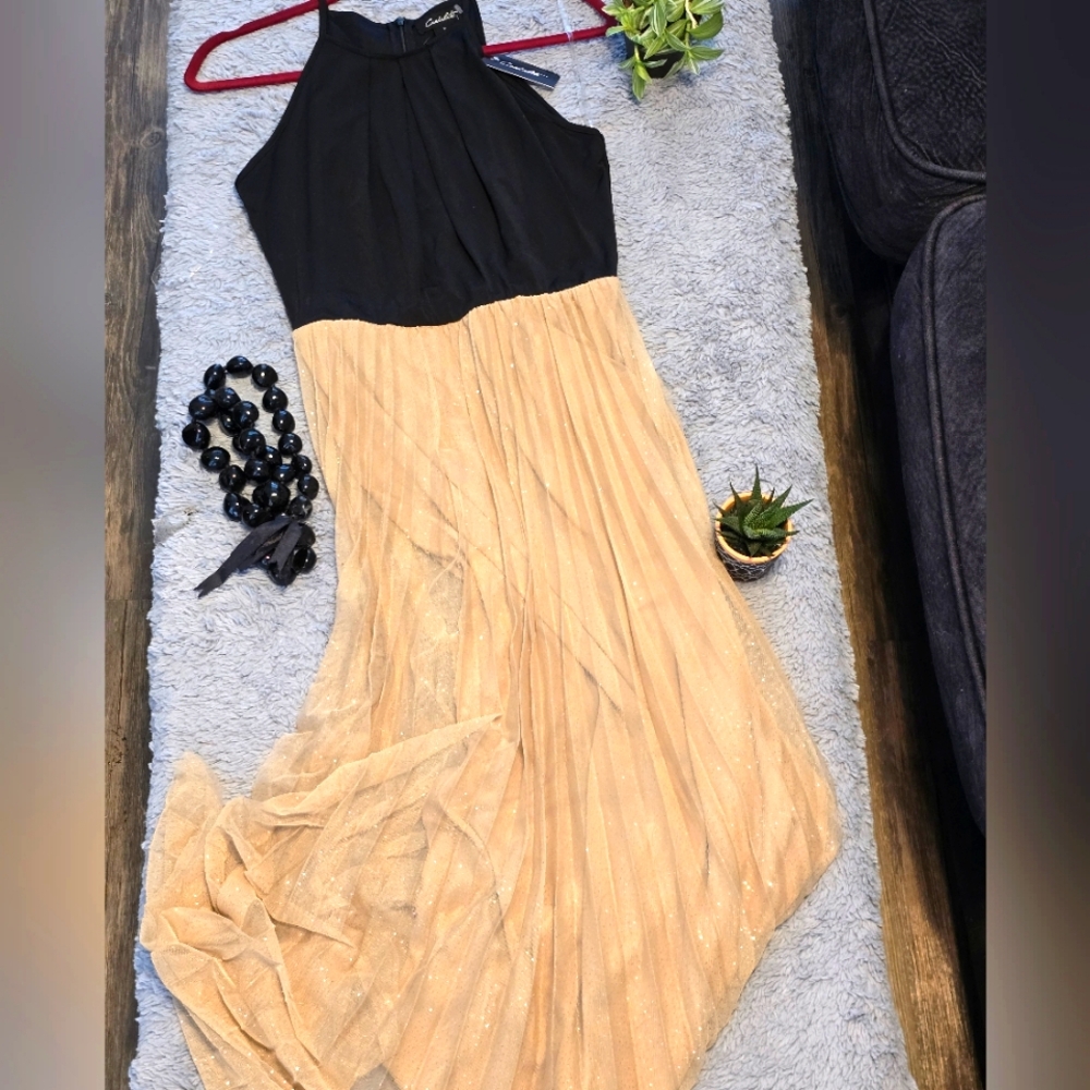 Beautiful long dress black and beige gold size S New with Tag